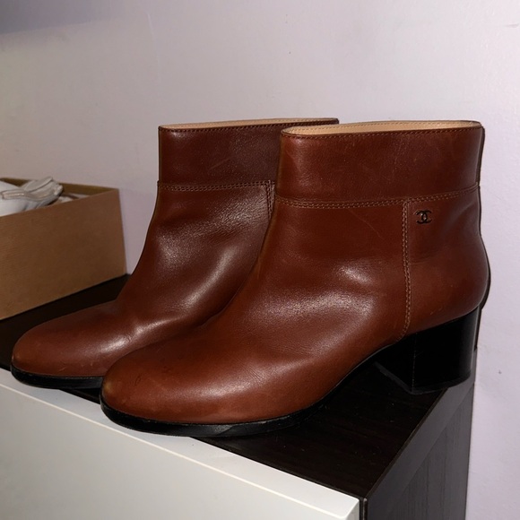 CHANEL ankle Boots with CC monogram - Picture 13 of 16